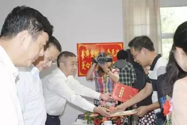 美驰门窗助力公益 积极推动教育事业 美驰门窗助力公益 积极推动教育事业
