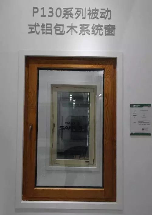 三玉窗业在全省建机行业骨干企业现场观摩会上荣幸被授予耐火窗、被动窗第一批研发企业