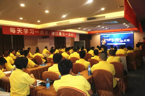 致尚门窗终端培训：把握行业的风口 飞得更远