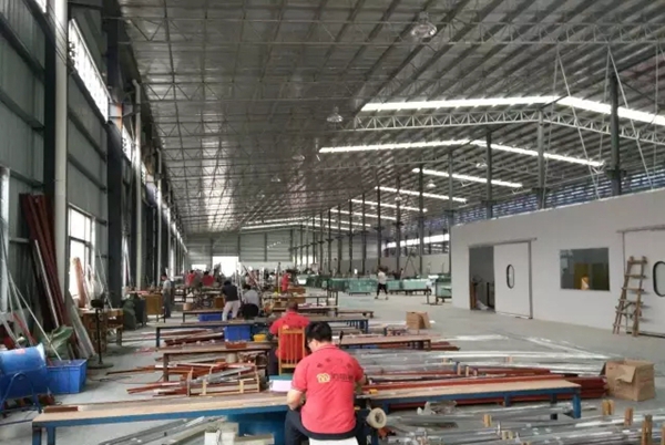 佰斯顿门窗5万余平米新厂全面投入运营 佰斯顿门窗5万余平米新厂全面投入运营