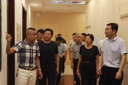 新乡市市政府领导一行莅临欧迪雅参观指导工作！