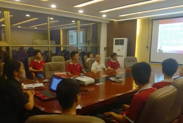 并肩成长共同发展 罗兰德式门窗新员工培训大会
