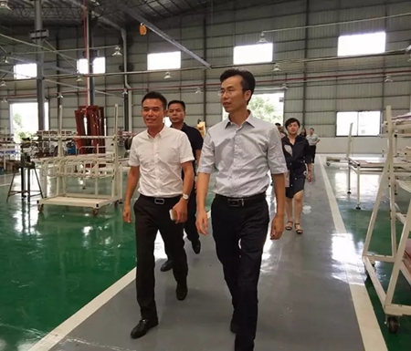 江西省安义县领导莅临百利玛门窗参观指导