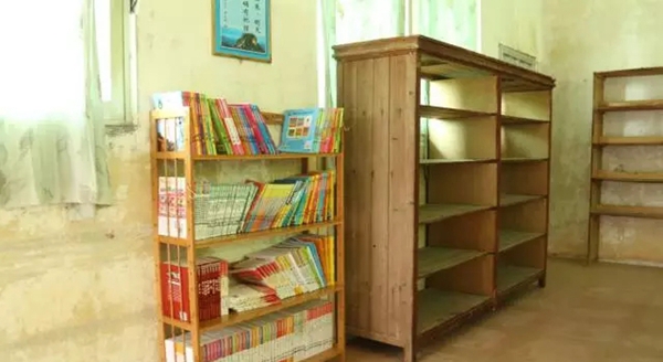 传递爱情暖童心 伟业集团资助山区小学生快乐学习