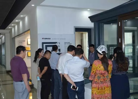 智赢系统门窗：重庆市工商联及枣庄市工商联莅临智赢工厂考察
