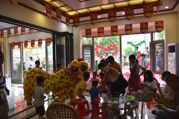 阳春春湾尚益达门窗专卖店火爆开业