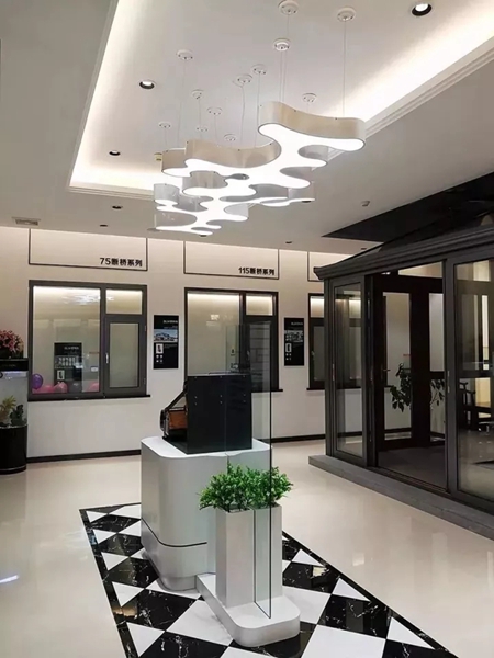 百利玛荆州专卖店，以国际化形象抢占中高端市场