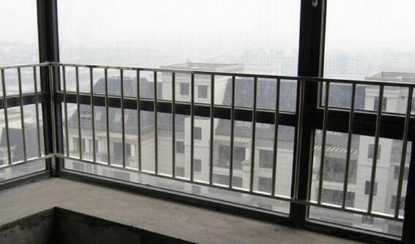 防护栏什么材质好 给你指条明路