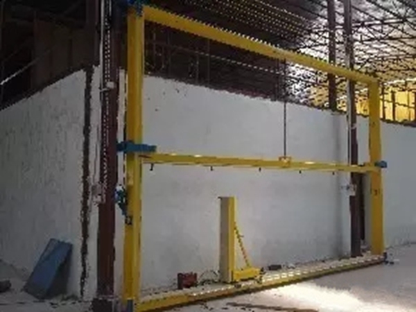 门窗厂设备：开工厂你总要有赚钱的工具