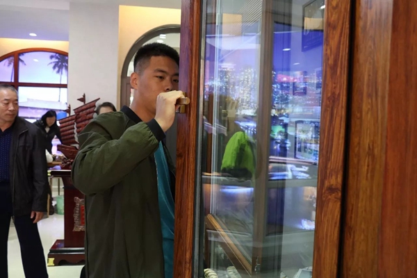 京港亚门窗淄博旗舰店盛大开业