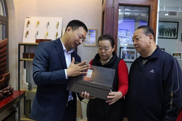 京港亚门窗淄博旗舰店盛大开业