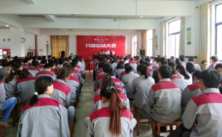 “行百里路者半九十”，喜盈门召开半年工作总结表彰会