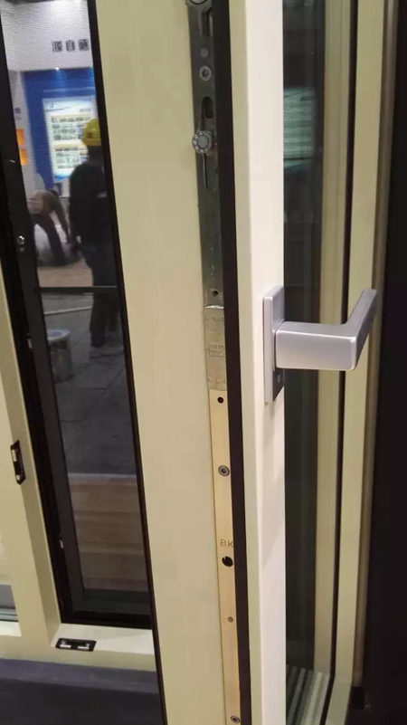 森鹰快讯:FBC中国国际门窗幕墙博览会盛大开幕,森鹰产品惊艳全场 森鹰快讯:FBC中国国际门窗幕墙博览会盛大开幕,森鹰产品惊艳全场