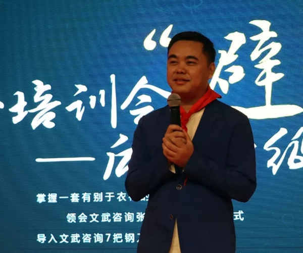 戴上红领巾，300精英走进“后台升级‘避雷术’”技术分享会