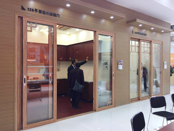伟业副总经理李伟萍:定制全屋铝家居,“节能黑科技”盛大亮相幕墙展 伟业副总经理李伟萍:定制全屋铝家居,“节能黑科技”盛大亮相幕墙展