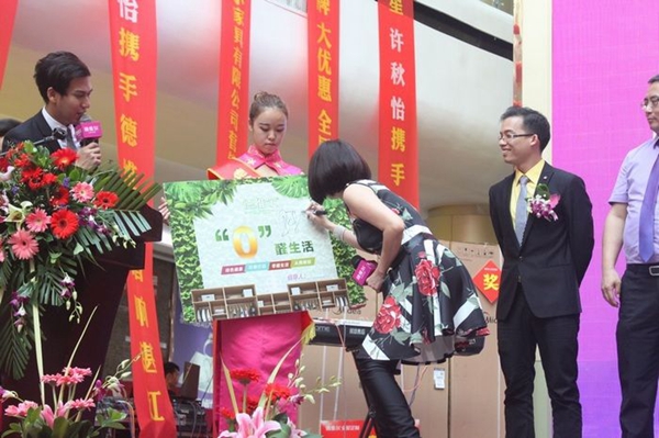 湛江德维尔双十一剁手节开启,香港情歌天后许秋怡现场助阵 湛江德维尔双十一剁手节开启,香港情歌天后许秋怡现场助阵
