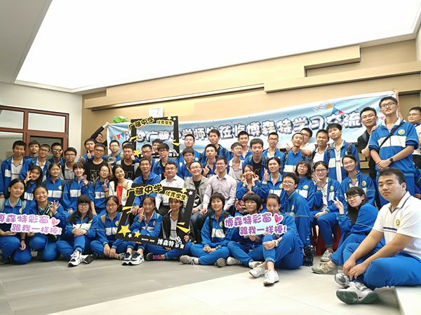 广雅中学组织学生参观博森特彩窗生产基地