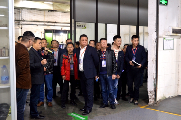  探寻滑轮工匠精神——成都家具行业商会走进欧派克