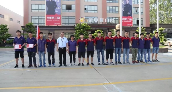 帝奥斯门窗十月份升旗仪式与员工表彰大会