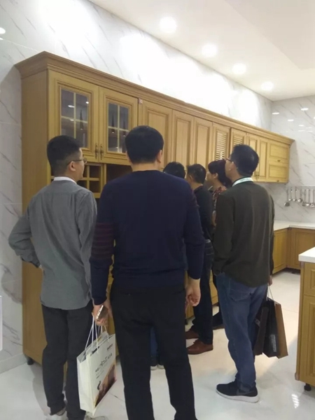 展会直击：伟业开启“全铝定制家”盛大登场，绽放上海