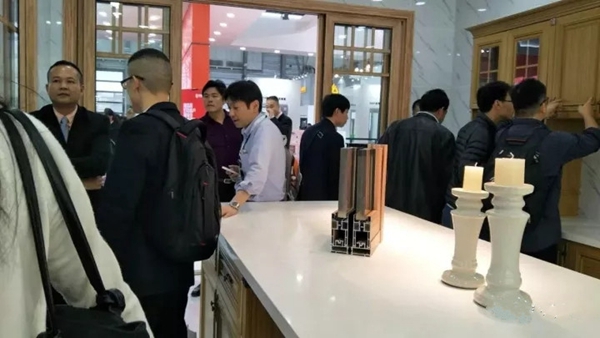 展会直击：伟业开启“全铝定制家”盛大登场，绽放上海
