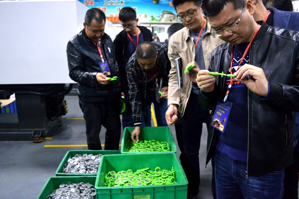  探寻滑轮工匠精神——成都家具行业商会走进欧派克