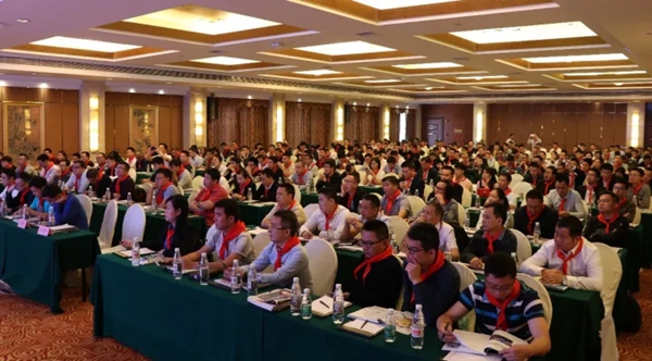 戴上红领巾，300精英走进“后台升级‘避雷术’”技术分享会