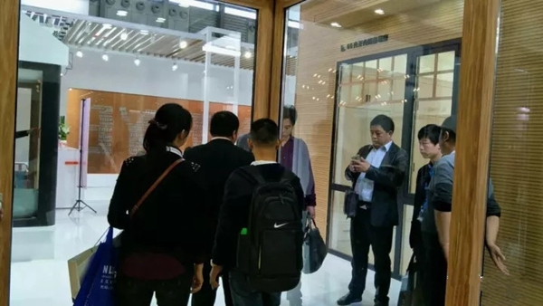 展会直击：伟业开启“全铝定制家”盛大登场，绽放上海
