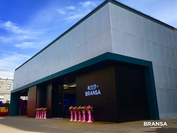 11.25引爆全场:布兰莎工厂团购会疯抢嗨翻天! 11.25引爆全场:布兰莎工厂团购会疯抢嗨翻天!