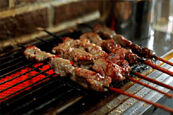 欧神诺陶瓷：不可辜负的美食——辣条、鸡爪、辣椒、香肠糖葫芦...