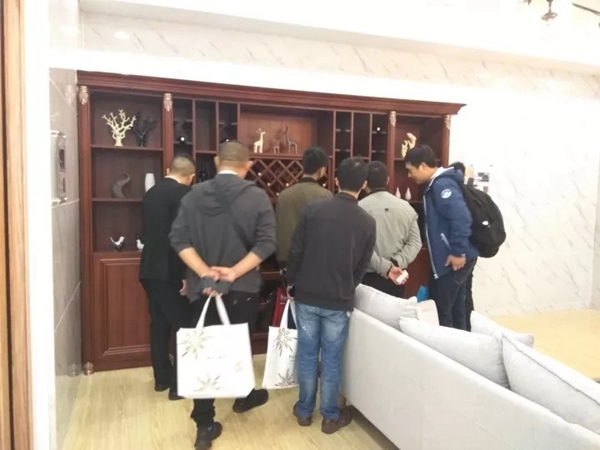 展会直击：伟业开启“全铝定制家”盛大登场，绽放上海