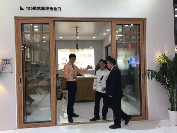 展会直击：伟业开启“全铝定制家”盛大登场，绽放上海