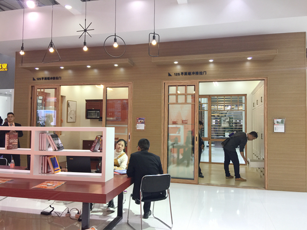 伟业副总经理李伟萍:定制全屋铝家居,“节能黑科技”盛大亮相幕墙展 伟业副总经理李伟萍:定制全屋铝家居,“节能黑科技”盛大亮相幕墙展