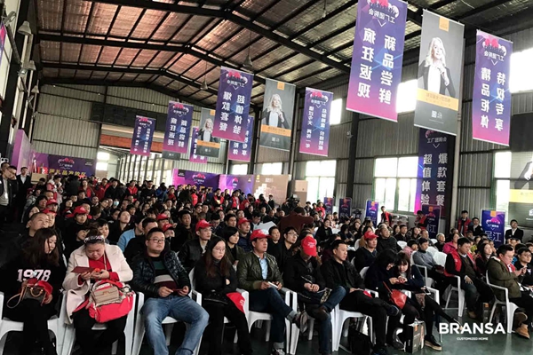 11.25引爆全场:布兰莎工厂团购会疯抢嗨翻天! 11.25引爆全场:布兰莎工厂团购会疯抢嗨翻天!