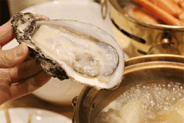 欧神诺陶瓷：不可辜负的美食——辣条、鸡爪、辣椒、香肠糖葫芦...