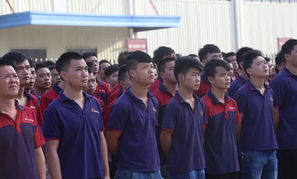 帝奥斯门窗十月份升旗仪式与员工表彰大会