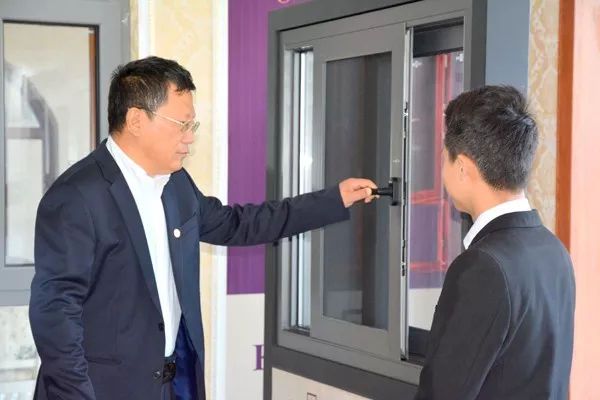 门窗大师—栗建平,匠心研发中国式系统门窗! 门窗大师—栗建平,匠心研发中国式系统门窗!