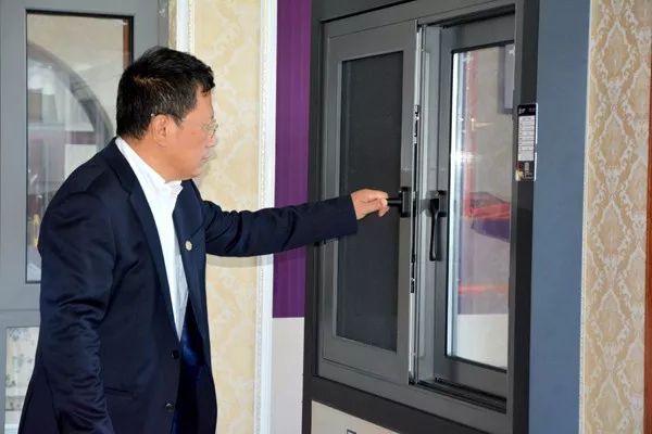 门窗大师—栗建平,匠心研发中国式系统门窗! 门窗大师—栗建平,匠心研发中国式系统门窗!
