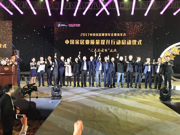 德维尔受邀出席第十二届中国橱衣柜行业年会,岁末再获殊荣! 德维尔受邀出席第十二届中国橱衣柜行业年会,岁末再获殊荣!