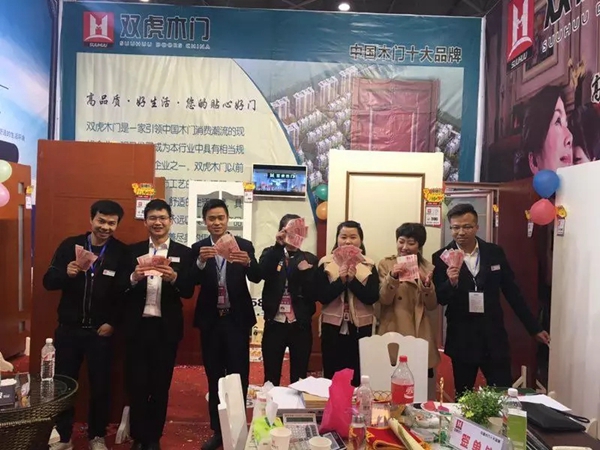 活动2天,签56单,贵阳双虎木门旗舰店安团家博会圆满落幕 活动2天,签56单,贵阳双虎木门旗舰店安团家博会圆满落幕