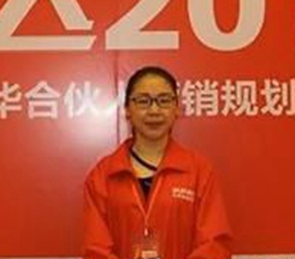 奥华吊顶明星经销商傅彩霞：团队高度凝聚是成功关键