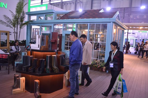 埃得穆勒总经理蔡艳:环保节能产品成主流,铝木门窗前景无限 埃得穆勒总经理蔡艳:环保节能产品成主流,铝木门窗前景无限
