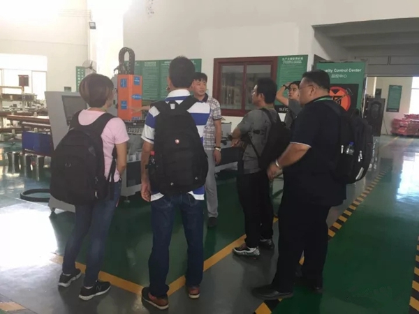 马来西亚客商朋友:先越门窗“目光远大、胸怀天下。” 马来西亚客商朋友:先越门窗“目光远大、胸怀天下。”