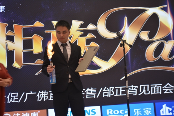 邰正宵空降法迪奥“新柜族Party”， 温情解码“微粒子晶脂技术”！