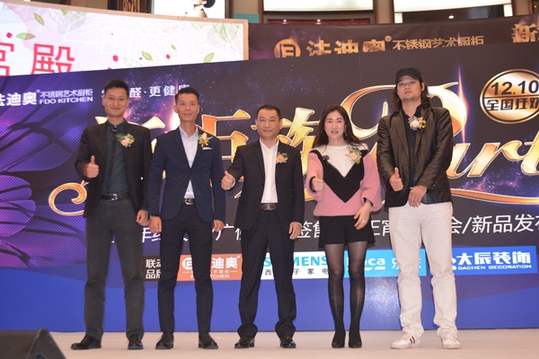 邰正宵空降法迪奥“新柜族Party”， 温情解码“微粒子晶脂技术”！