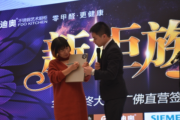 邰正宵空降法迪奥“新柜族Party”， 温情解码“微粒子晶脂技术”！