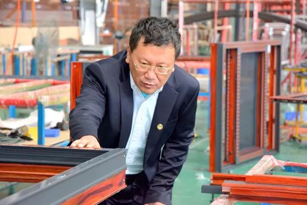门窗大师—栗建平,匠心研发中国式系统门窗! 门窗大师—栗建平,匠心研发中国式系统门窗!