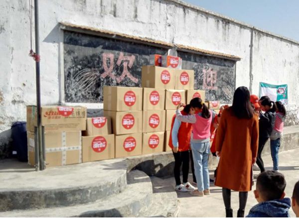 “惊喜圣诞,爱满童路”关爱贫困儿童，让爱在身边传递——欧神诺诺动计划之怀集县金汶小学