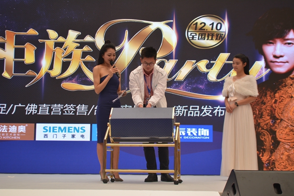 邰正宵空降法迪奥“新柜族Party”， 温情解码“微粒子晶脂技术”！