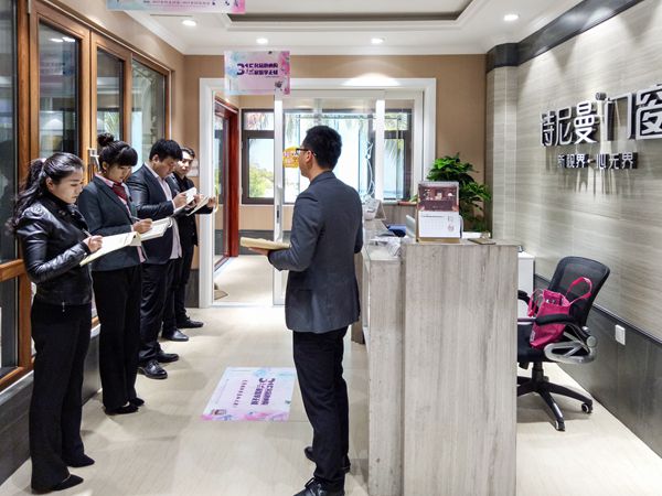 诗尼曼门窗明星经销商雷总：以服务打造核心营销团队